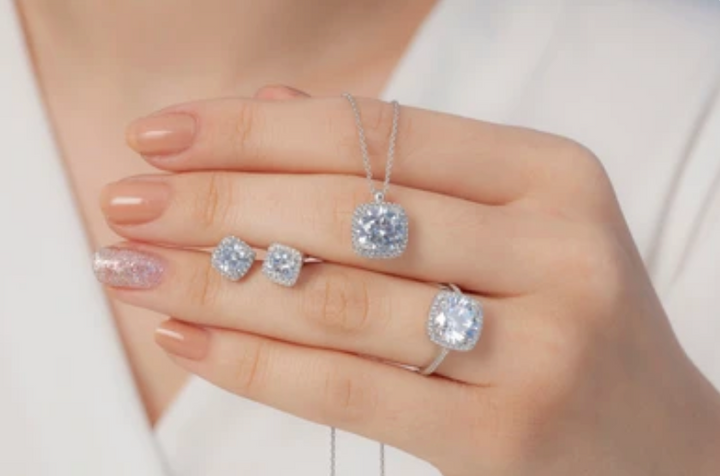 Where to Buy Authentic Thai Diamond Jewelry: A Guide for Local Shoppers