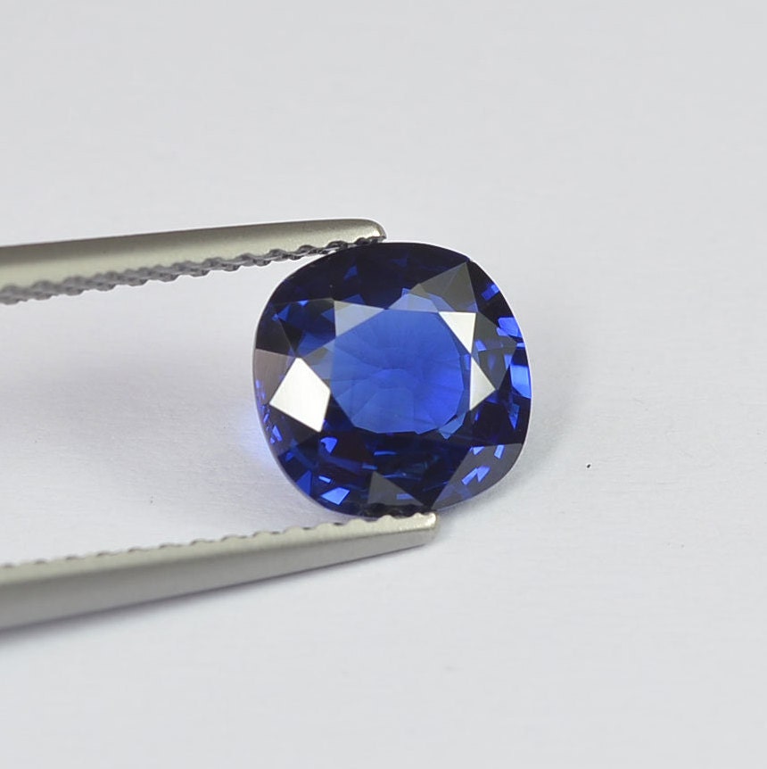 1.79 cts Natural Blue Sapphire Loose Gemstone Oval Cut Certified
