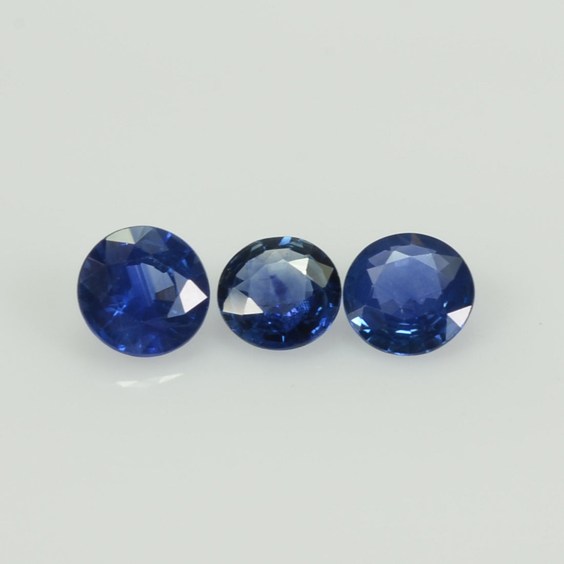 4.7-5.3 MM Natural Blue Sapphire Loose Gemstone Round Cut