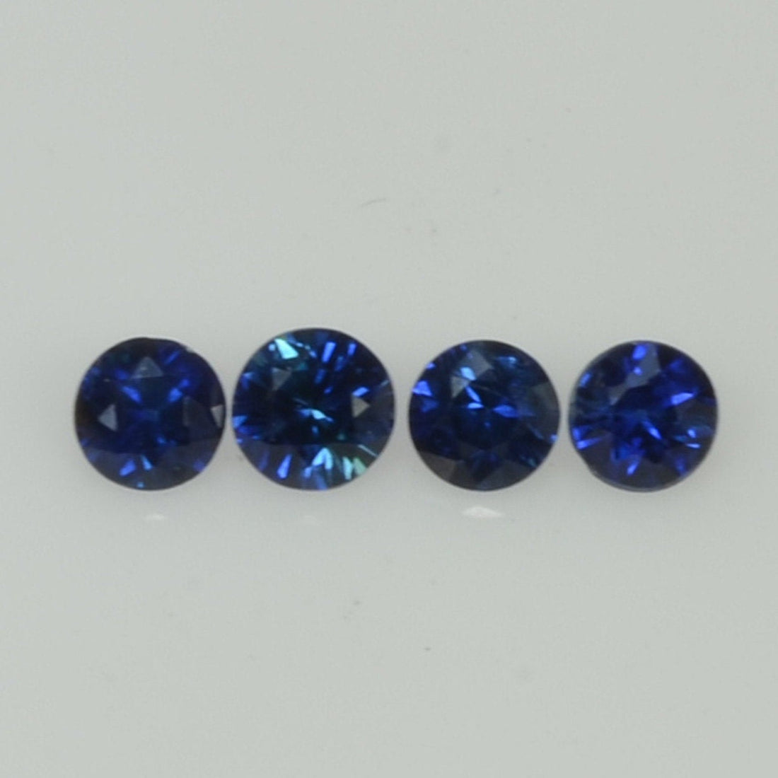 2.5-3.5 mm Natural Blue Sapphire Loose Gemstone Round Diamond Cut Vs Quality Color
