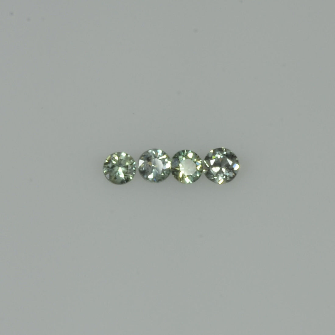 2.5-4.0 mm Natural Green Sapphire Loose Gemstone Round Diamond Cut Vs Quality Color