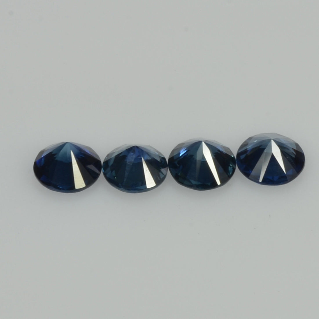 4.5-5.7 mm Natural Blue Sapphire Loose Gemstone Round Diamond Cut Vs Quality Color