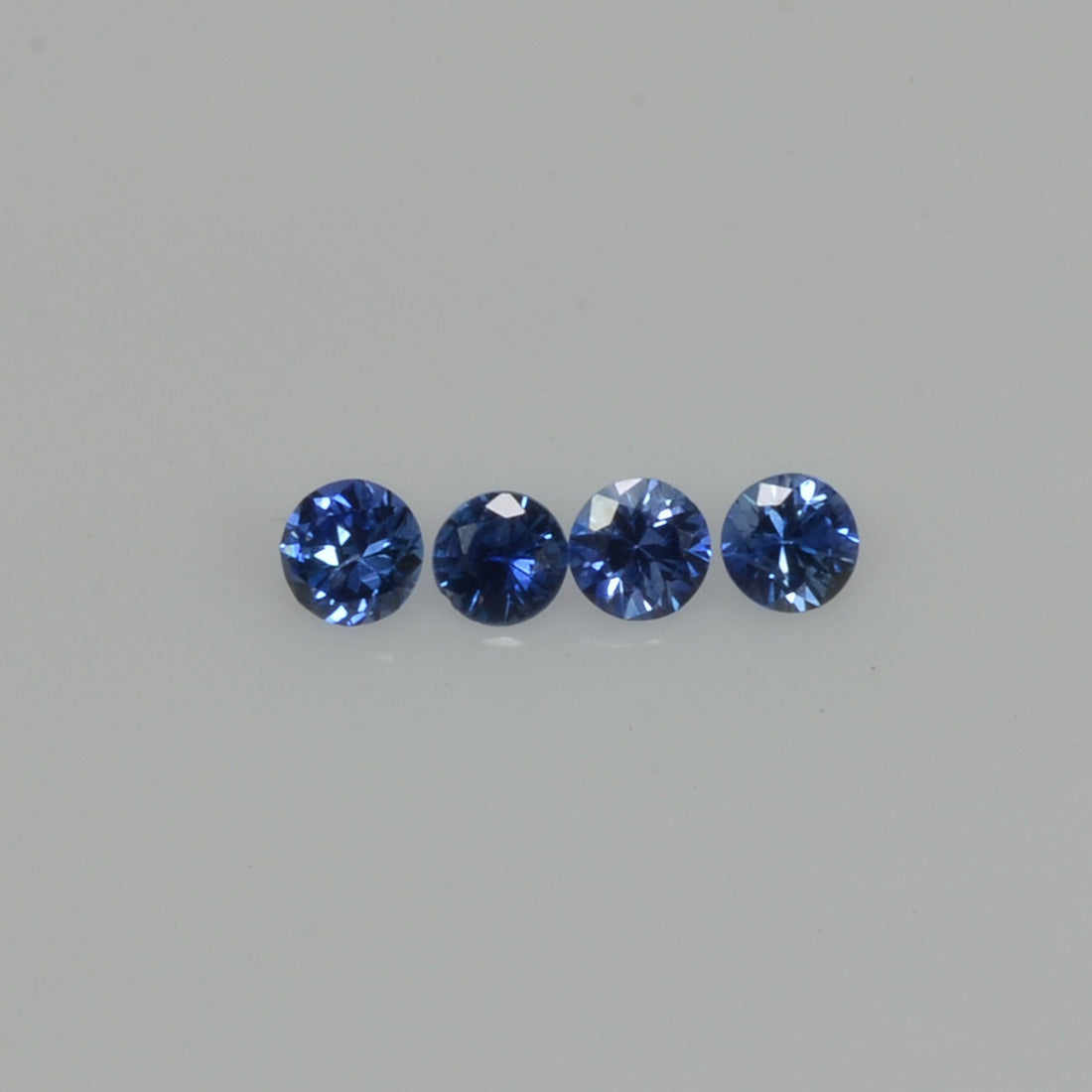 2.5-4.0 mm Natural Blue Sapphire Loose Gemstone Round Diamond Cut Vs Quality Color