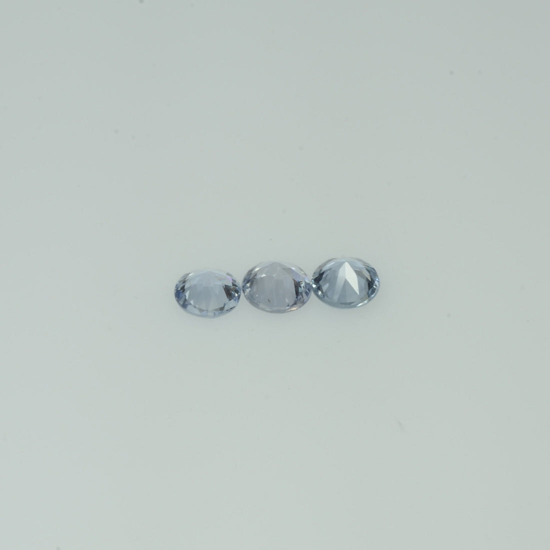 3.0-4.5  mm Natural Whitsh Blue Sapphire Loose Gemstone Round Diamond Cut Vs Quality Color
