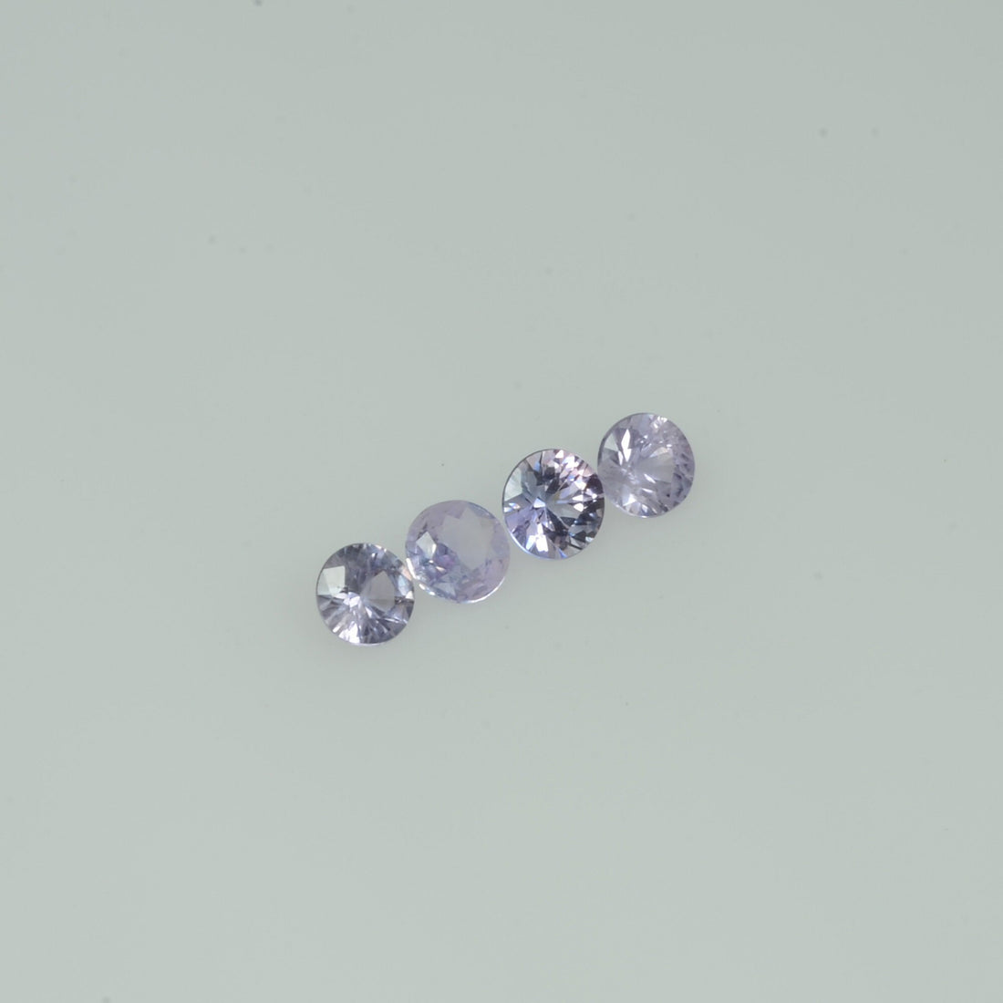 2.5-4.0 mm Natural Lavender Purple Sapphire Loose Gemstone Round Diamond Cut Vs Quality