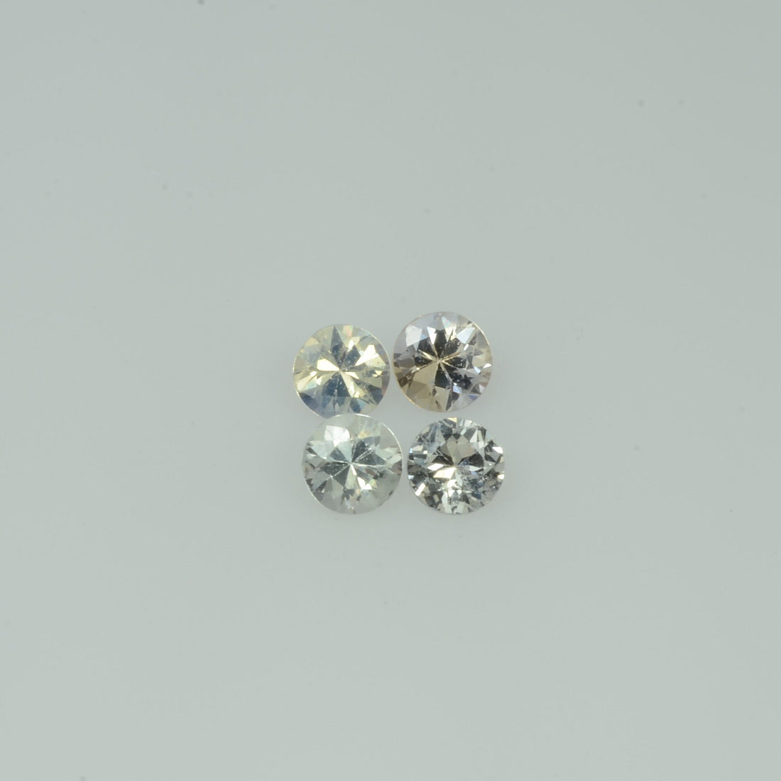 3.5-5.0 mm Natural Whitish Yellow Green Sapphire Loose Gemstone Round Diamond Cut Vs Quality