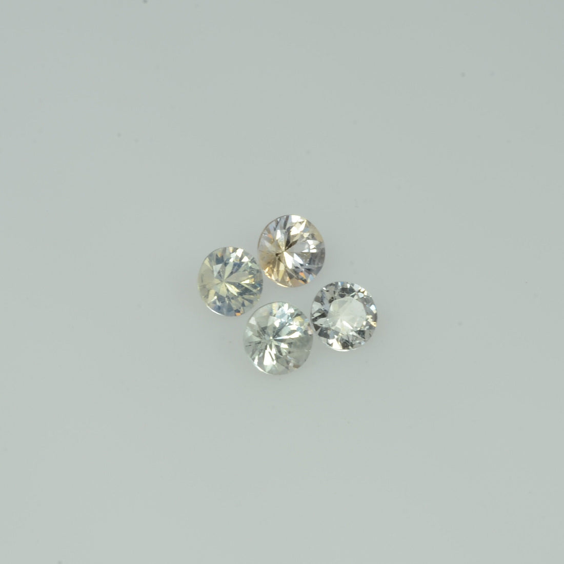 3.5-5.0 mm Natural Whitish Yellow Green Sapphire Loose Gemstone Round Diamond Cut Vs Quality