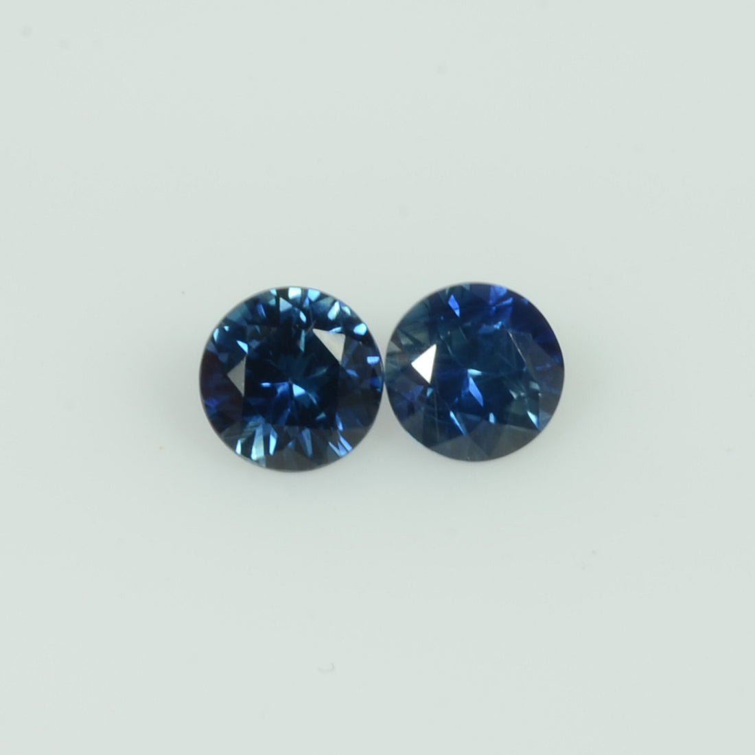 4.3-4.7 mm Natural Blue Sapphire Loose Gemstone Round Diamond Cut Vs Quality Color