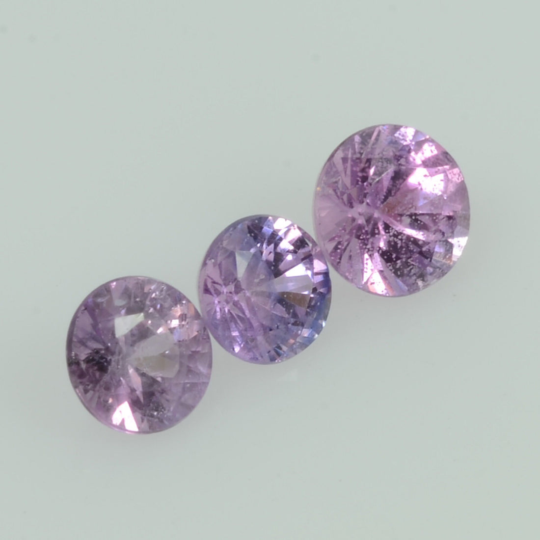 2.5-3.5 mm Natural Lavender Purple Sapphire Loose Gemstone VS Quality Round Diamond Cut