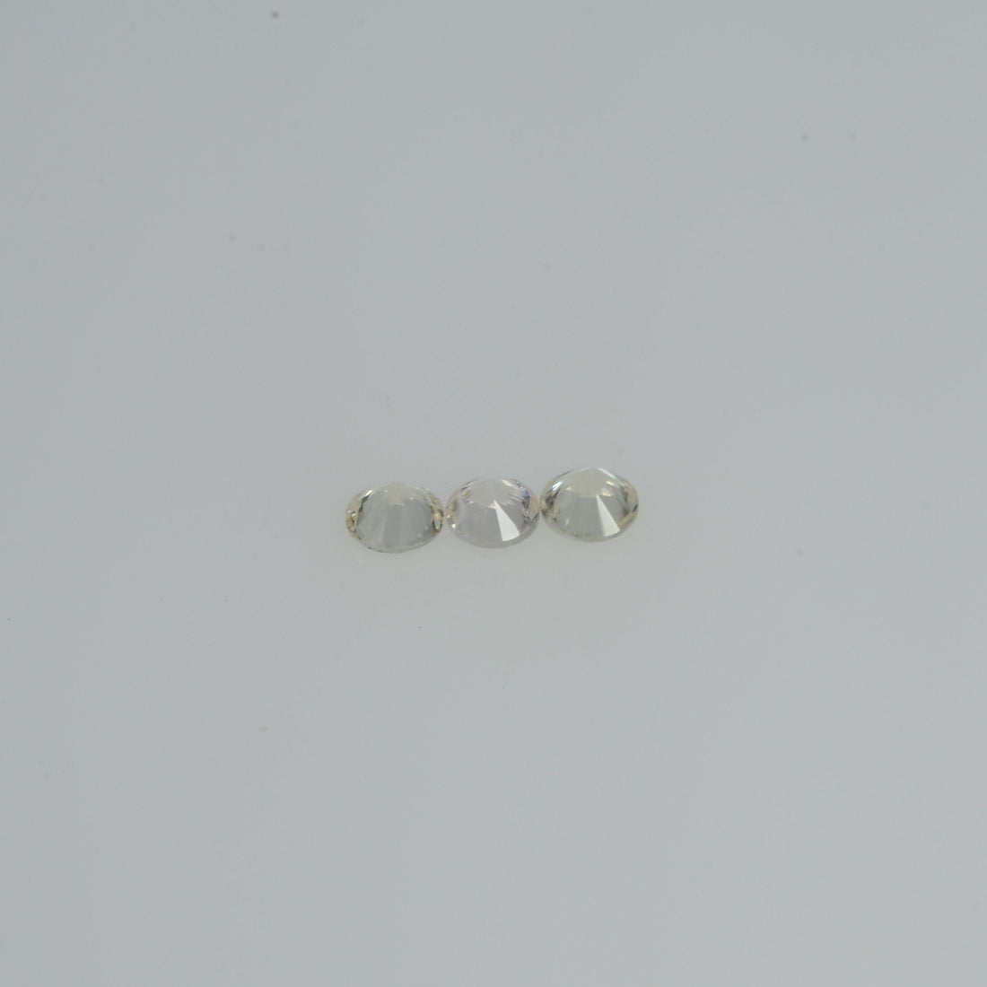 3.0   mm Natural Yellowish white Sapphire Loose Cleanish Quality  Gemstone Round Diamond Cut